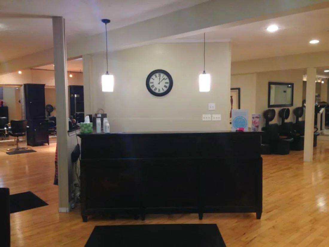 Styling stations and wash chairs inside Salon Tres Chic